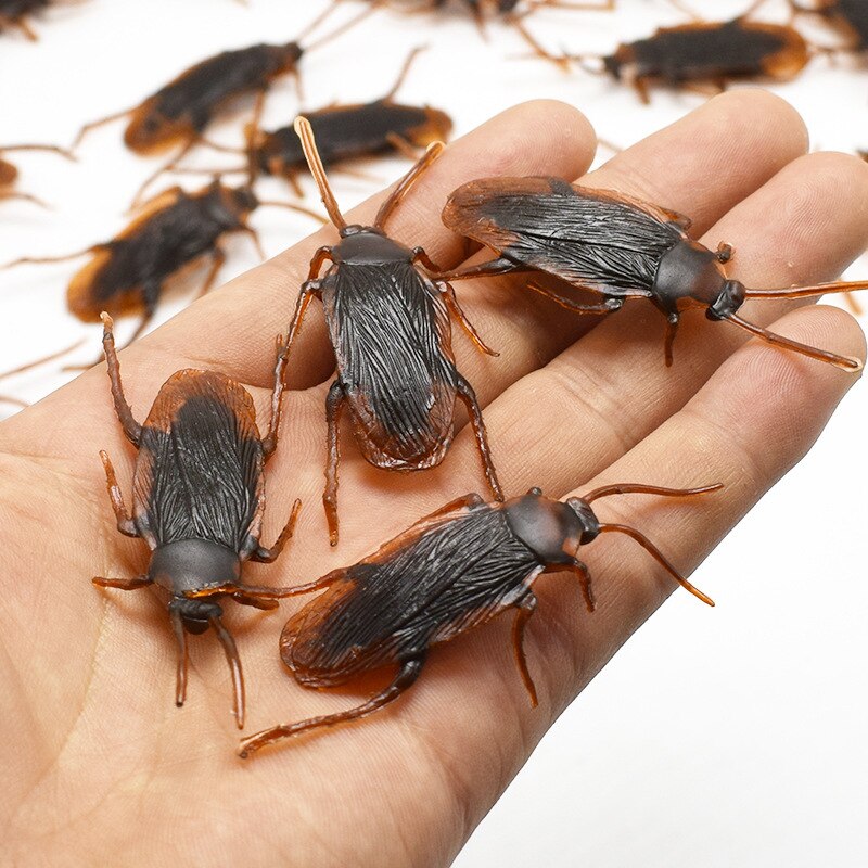 12pcs Artificial Lifelike Cockroach Halloween Trick Spoof Props